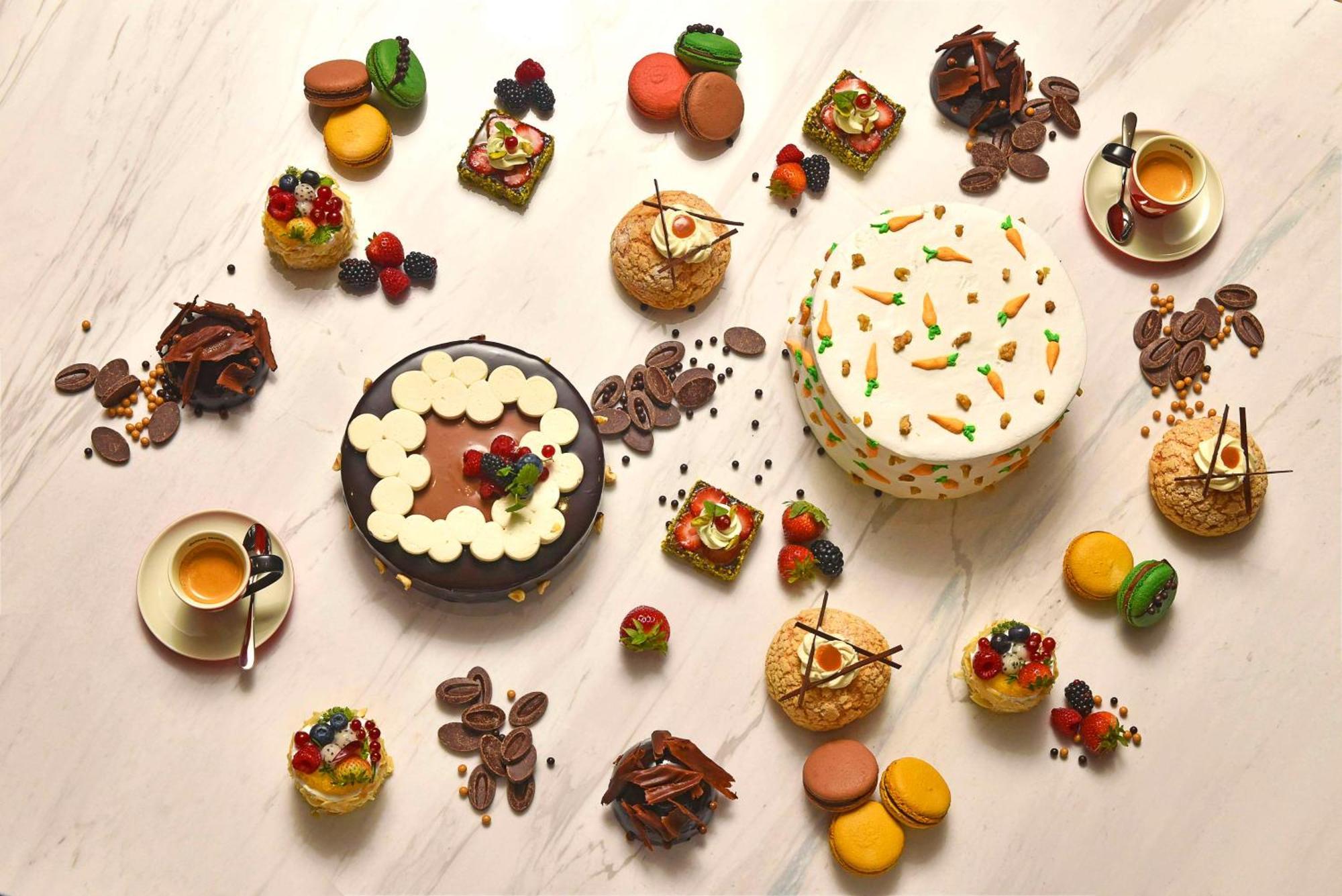 Hilton Bahrain Hotel Manama Exterior foto A selection of desserts