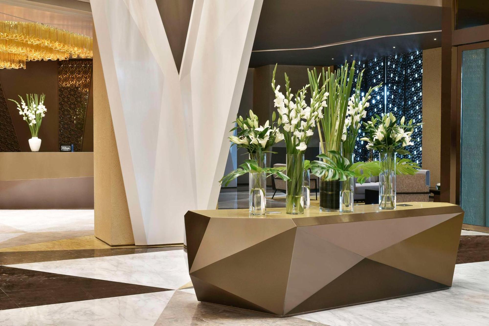 Hilton Bahrain Hotel Manama Exterior foto The lobby of the hotel